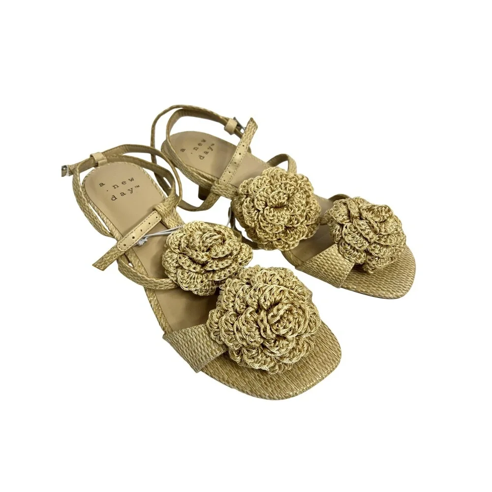 A New Day Sandals Womens Size 6.5 Tan Beige Tanesmee Woven Raffia Crochet Flower